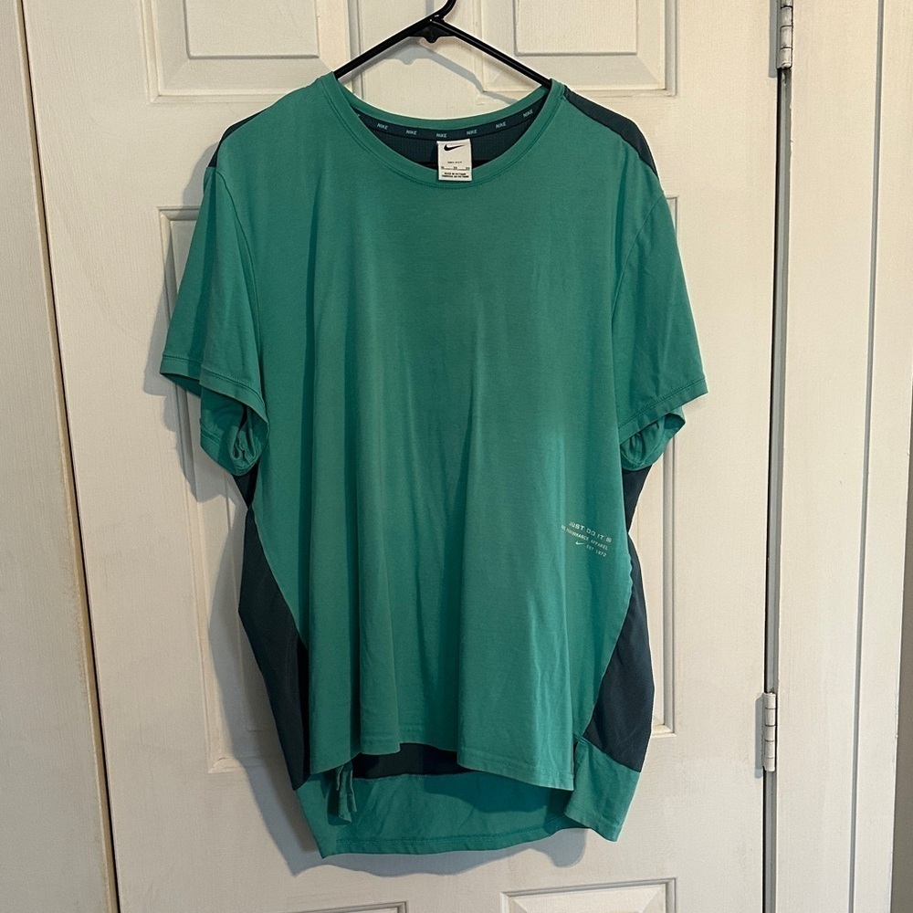 Nike men’s green color block dri fit shirt size XL
